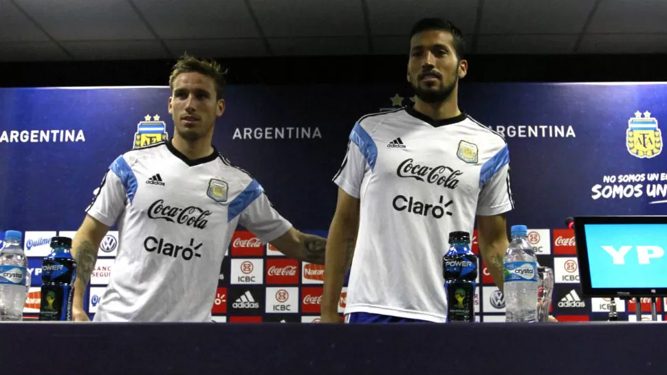 LOS PRIMEROS. Biglia y Garay, en conferencia. DYN