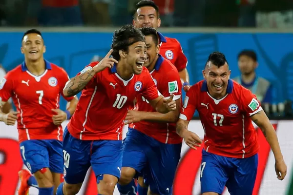 Con algunos altibajos, Chile le ganó a Australia en el debut