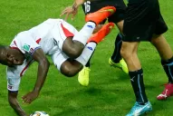 El patadón de Pereira a Campbell