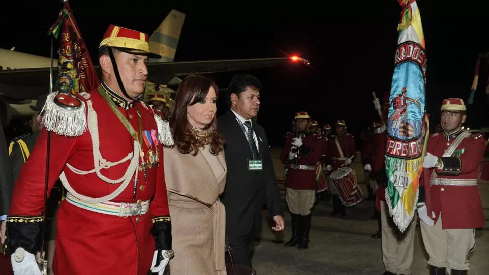 ANOCHE. Así llegaba Cristina a Bolivia. FOTO TOMADA DE TN.COM.AR