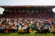 Alemanes llevaron el sofá a la cancha para ver el Mundial