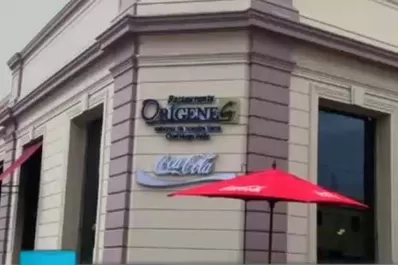 El gobernador de La Rioja puso pantallas gigantes para ver el Mundial en la escuela-shopping