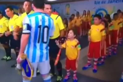 La decepción del niño que no recibió el saludo de Messi