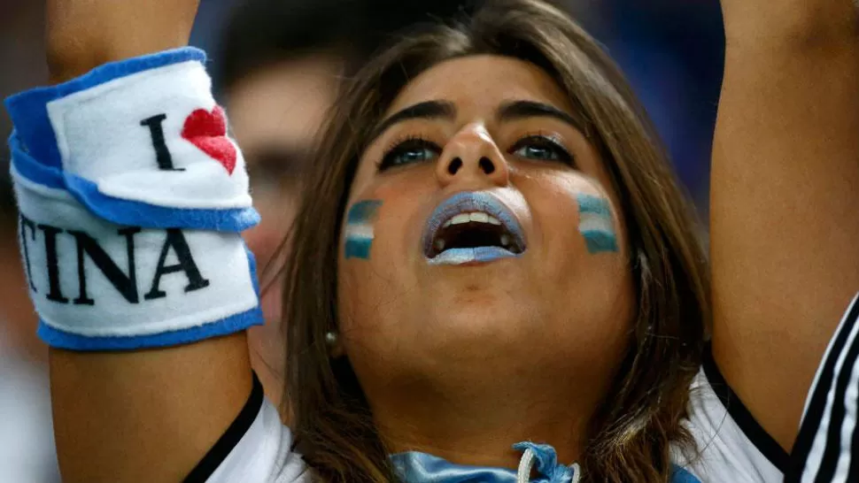 PRESENTES. Las argentinas, en el Maracaná. REUTERS