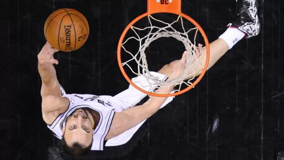 FIGURA. Ginobili condujo a los Spurs a un nuevo título. FOTO TOMADA DE MINUTOUNO.COM