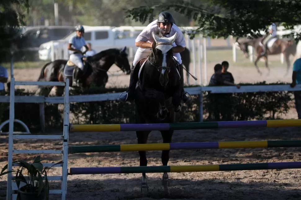 PASANDO OBSTÁCULOS. Guillermo Carceller mostró un buen nivel en La Foresta. 