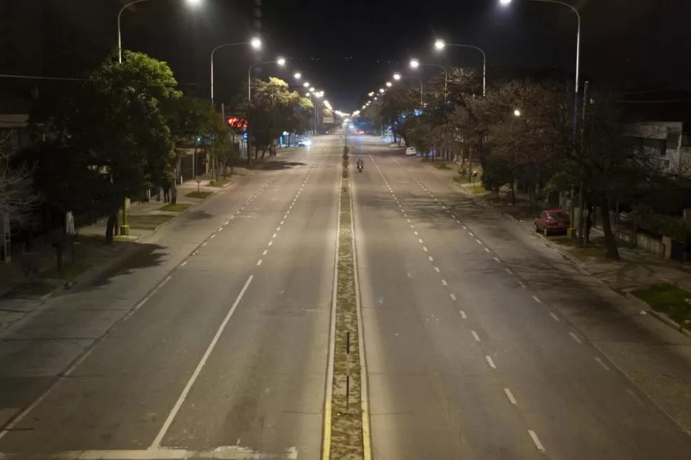 2-0 GANA ARGENTINA. Así lucía la avenida Mate de Luna desde el puente cuando la selección había marcado minutos antes el segundo tanto en el partido ante Bosnia. 