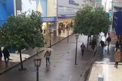 Frío y lloviznas, un combo que tienta a quedarse en casa