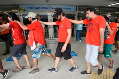 Hinchas chilenos destrozaron la sala de prensa del Maracaná
