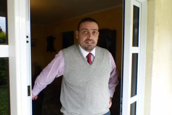 Fernando ya no pierde 33 días al año viajando