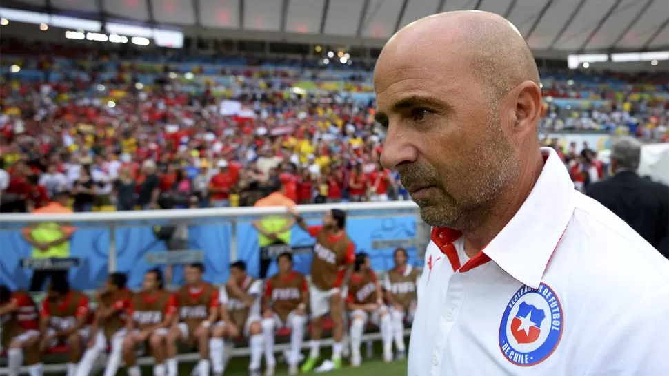 DT ORGULLOSO. Si es el mejor Chile de la historia, se verá con el tiempo. Yo valoro la valentía y la rebeldía con la que ha jugado este equipo. Convencerlos de eso hizo que tuviéramos un partido como el de hoy, afirmó el técnico argentino Jorge Sampaoli. REUTERS