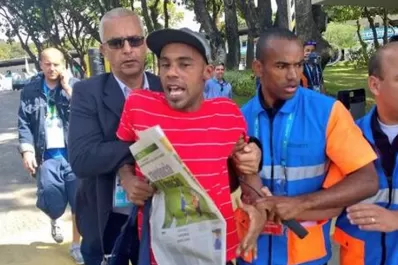 No llegó a los botines de Messi, pero sí a la comisaría