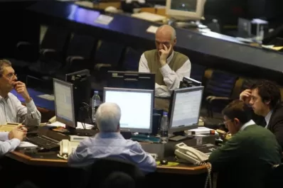 En mercados volátiles, suben el blue y la Bolsa