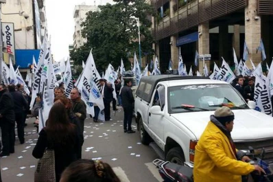 Por segundo día consecutivo, los bancos dejaron de atender al público
