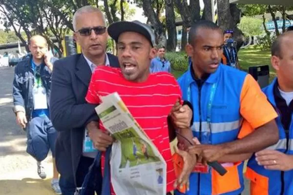 No llegó a los botines de Messi, pero sí a la comisaría