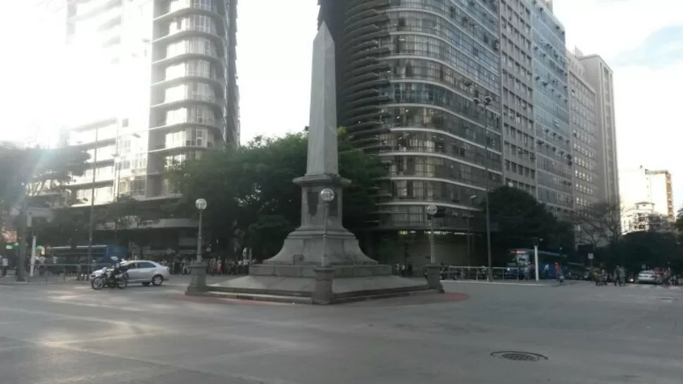 UNA CIUDAD VACÍA. Belo Horizonte, de feriado. FOTO DE GUILLERMO MONTI, ENVIADO ESPECIAL