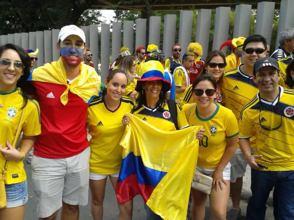 RECONOCIMIENTO AL DT. Los simpatizantes colombianos aseguran que Pekerman realizó un gran trabajo con los “cafeteros” y se ilusionan con llegar bien lejos. 