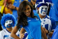 Sensualidad y color en el choque entre Honduras y Ecuador