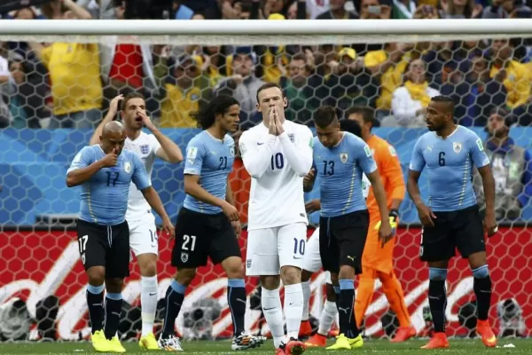 Inglaterra necesita de un milagro para llegar a octavos de final