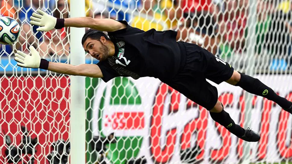 CONFIADO. El arquero iraní promete una sorpresa ante Argentina. FOTO TOMADA DE ES.FIFA.COM