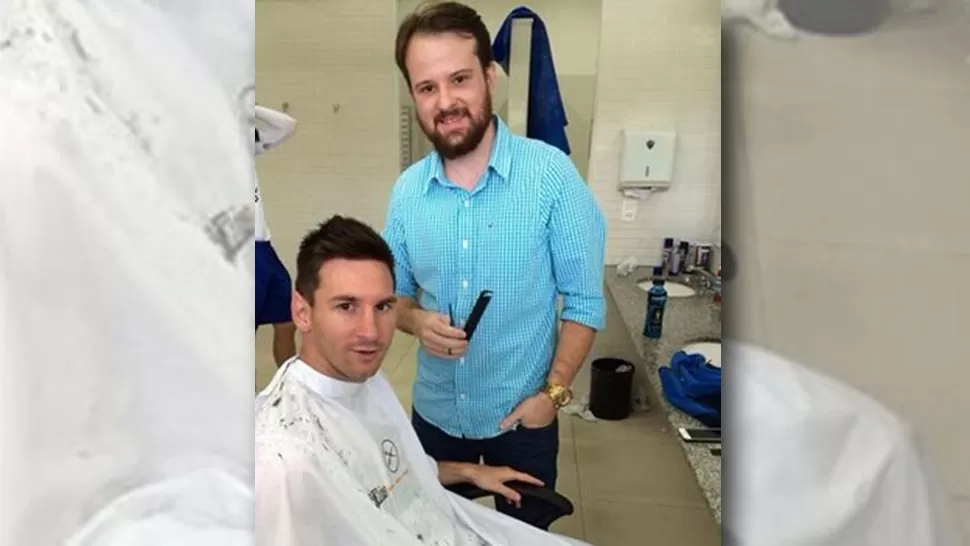 CAMBIO. Messi se sumó a la moda de tener el pelo muy cortito a los costados. FOTO TOMADA DE TWITTER.COM/MUNDOLEODXTV