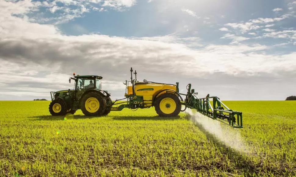 ANTI ATAQUE. La aplicación de químicos reduce el impacto de los “atacos”. deere.es 