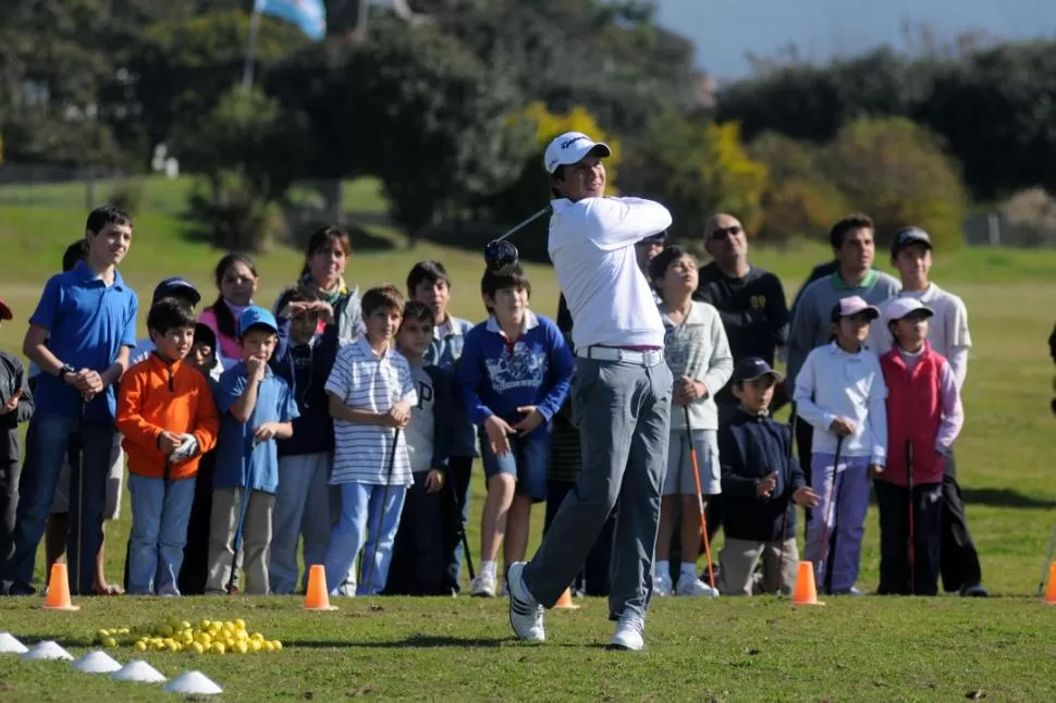 PUEDE MÁS. Andrés Romero necesita concretar más birdies para escalar puestos. 