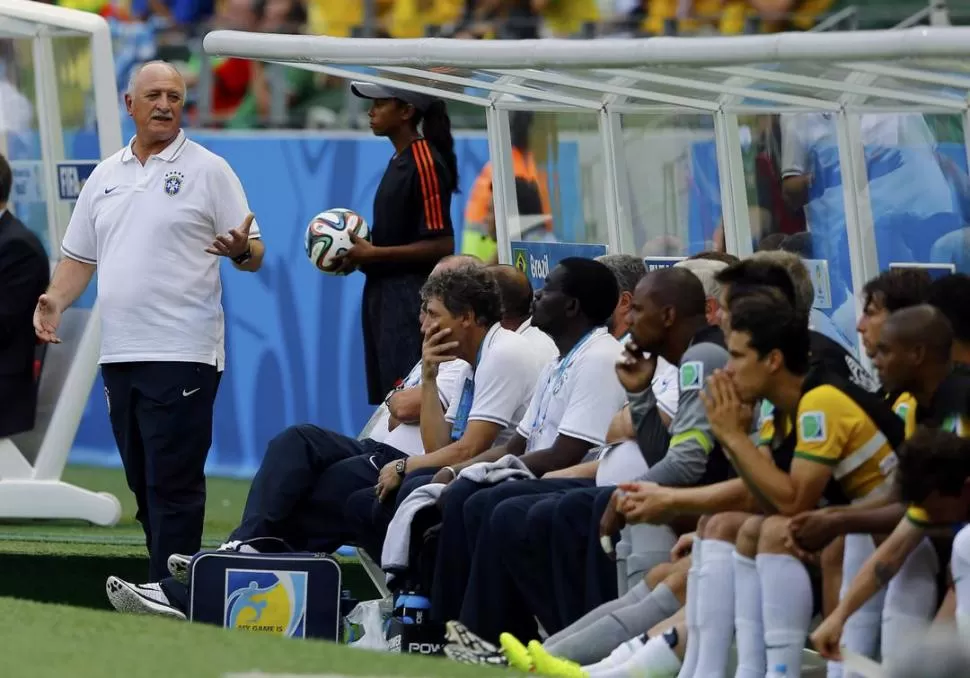 MÁS FUERZA. Scolari quiere un Brasil más agresivo que pueda pelear el título. 