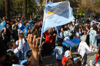 Miles de salteños salieron a las calles a festejar el triunfo de Argentina ante Irán