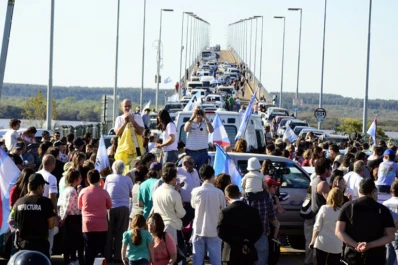 Nueva caravana de protesta contra la pastera en Gualeguaychú