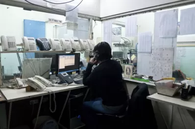 Mujeres a prueba de nervios se esconden detrás de esa voz en el teléfono