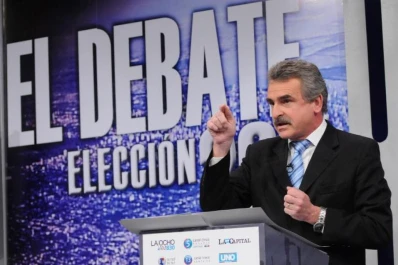 Rossi quiere una oposición que no responda a las corporaciones