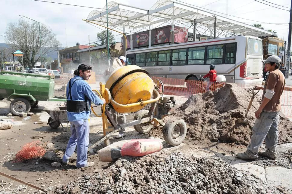 PARA LOS TRABAJADORES DE OBRAS PUBLICAS. La municipalidad de la Ciudad Jardín dispuso un gasto total de $ 70,3 millones para los salarios. la gaceta / foto de héctor peralta (archivo)