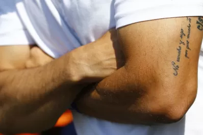 Sampaoli y su singular tatuaje de Callejeros