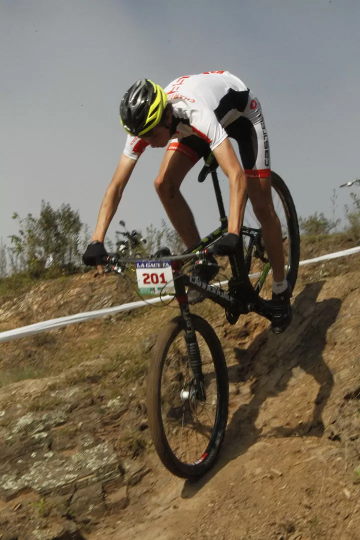 JUVENILES. Esteban Morcos, puntero. 