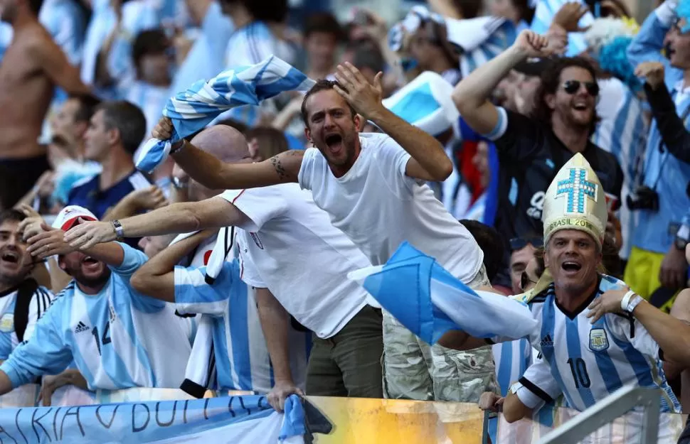 PREOCUPACIÓN. Los brasileños temen que los hinchas se crucen en las calles. 