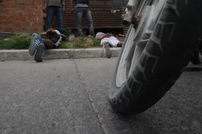 Los siguen, les roban las motos y luego les piden un rescate