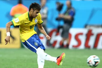 Neymar pasa al frente en la tabla de goleadores de Brasil 2014