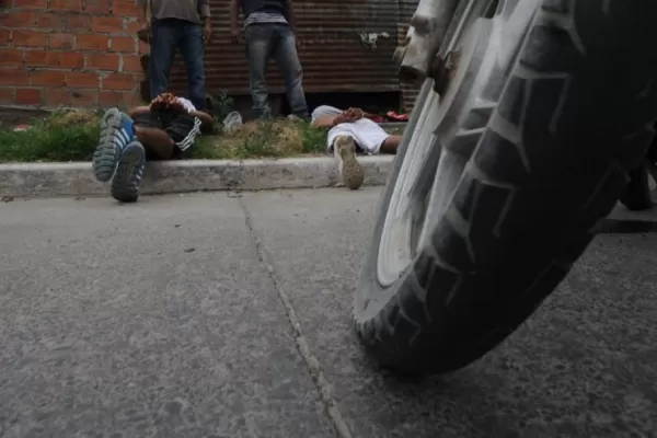 Los siguen, les roban las motos y luego les piden un rescate