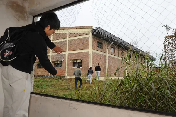 Faltan conserjes y los alumnos limpian las aulas en la agrotécnica