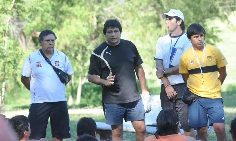 CAMBIO DE PLANES. Adrián Uslengui anunció que San Jorge volverá a los entrenamientos el jueves y no esta tarde. 