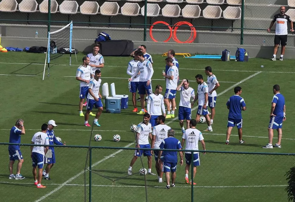 SIN INDICIOS. La Selección entrenó por la mañana y luego viajó a Porto Alegre. 