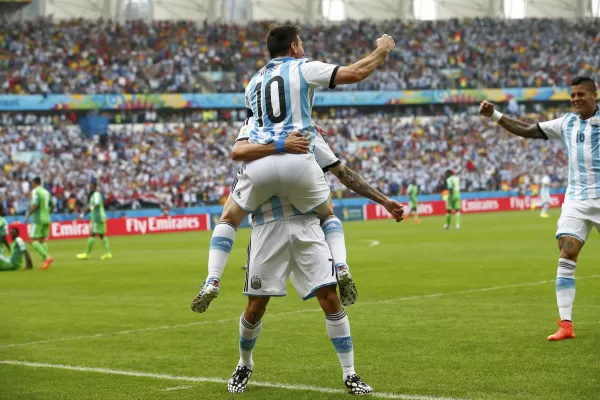 Burlarse de la Selección, el pasatiempo de los escritores