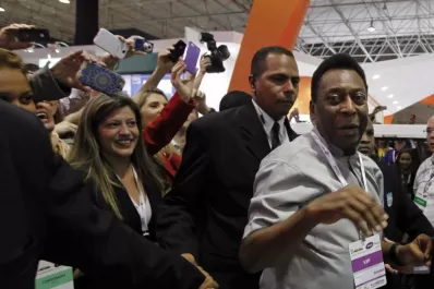 Cae la imagen de Pelé y sube la de Maradona