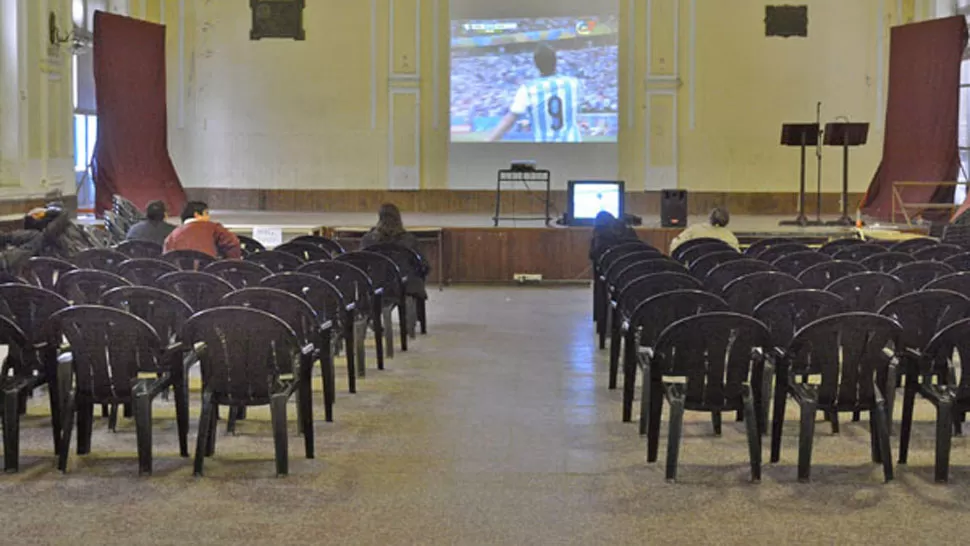 AULA VACÍA. Sólo los docentes vieron el partido en las escuelas. FOTO TOMADA DE ELLIBERAL.COM