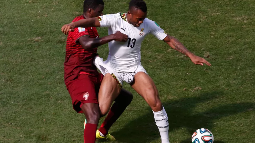 SORPRESA. Ayew mostró su ropa interior durante el partido ante Portugal. REUTERS