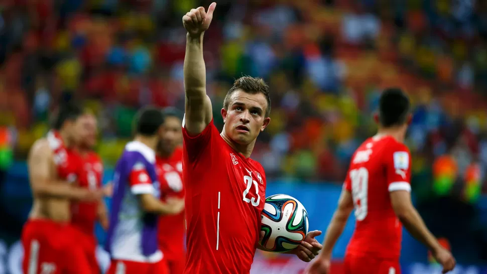 ESPERANZA. Los Suizos vuelcan sus sueños sobre los hombros de Shaqiri. REUTERS