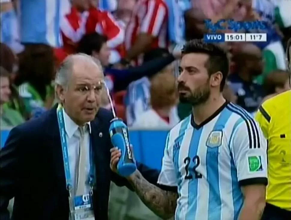 INCANSABLE. Ni cuando las pulsaciones están a mil, Lavezzi deja sus bromas. 