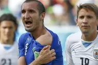 Chiellini se burla de la mordida de Suárez
