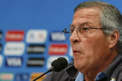 Tabárez renunció a su cargo en la FIFA por la dura sanción a Suárez